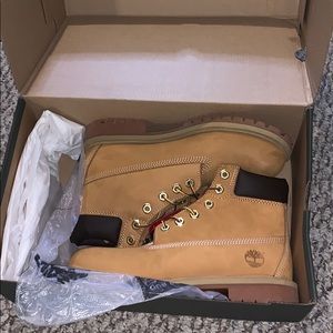 Timberland boots never worn! 6.5 men’s/girls 8